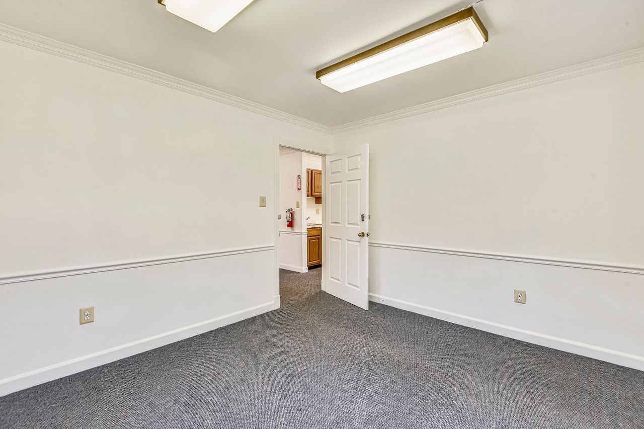 2102 Gallows Rd, Vienna, VA, 22182